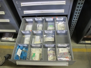 STANLEY VIDMAR HEAVY DUTY 5-DRAWER PARTS CABINET W/ CONTENTS (W-50) LOADING & HANDLING FEE $25-